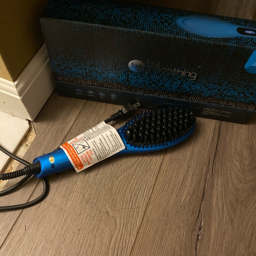 Tiri hair brush